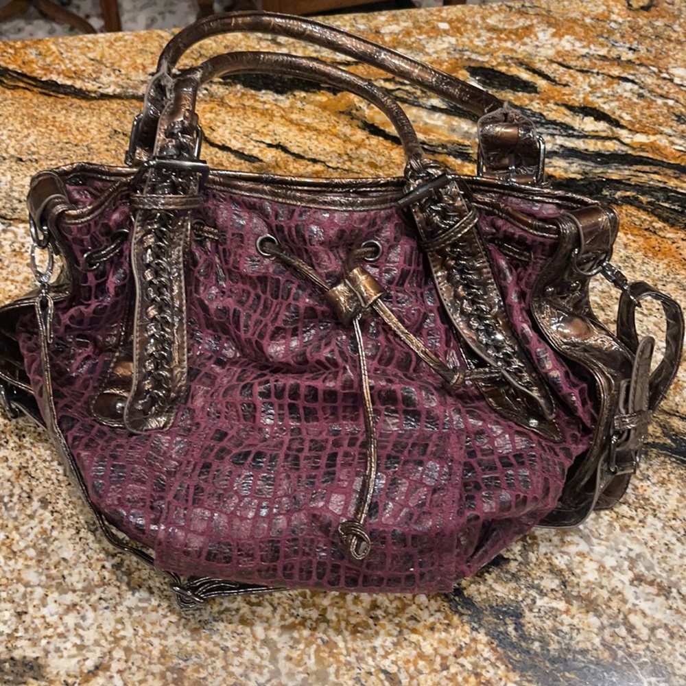 Cute & spacious purse 👜